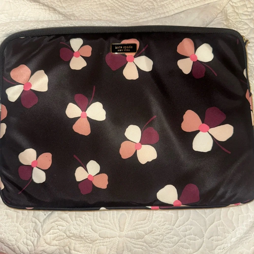 Kate Spade Pink and White Floral Laptop Sleeve- NWOT
